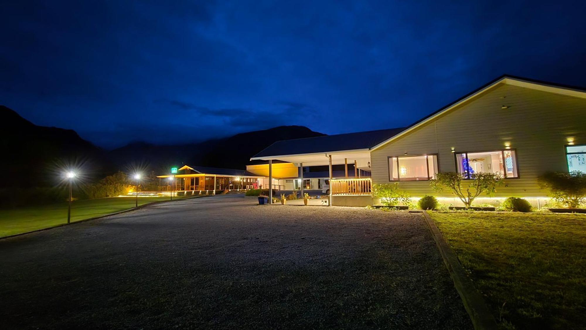 High Peaks Hotel Glaciar Fox Exterior foto