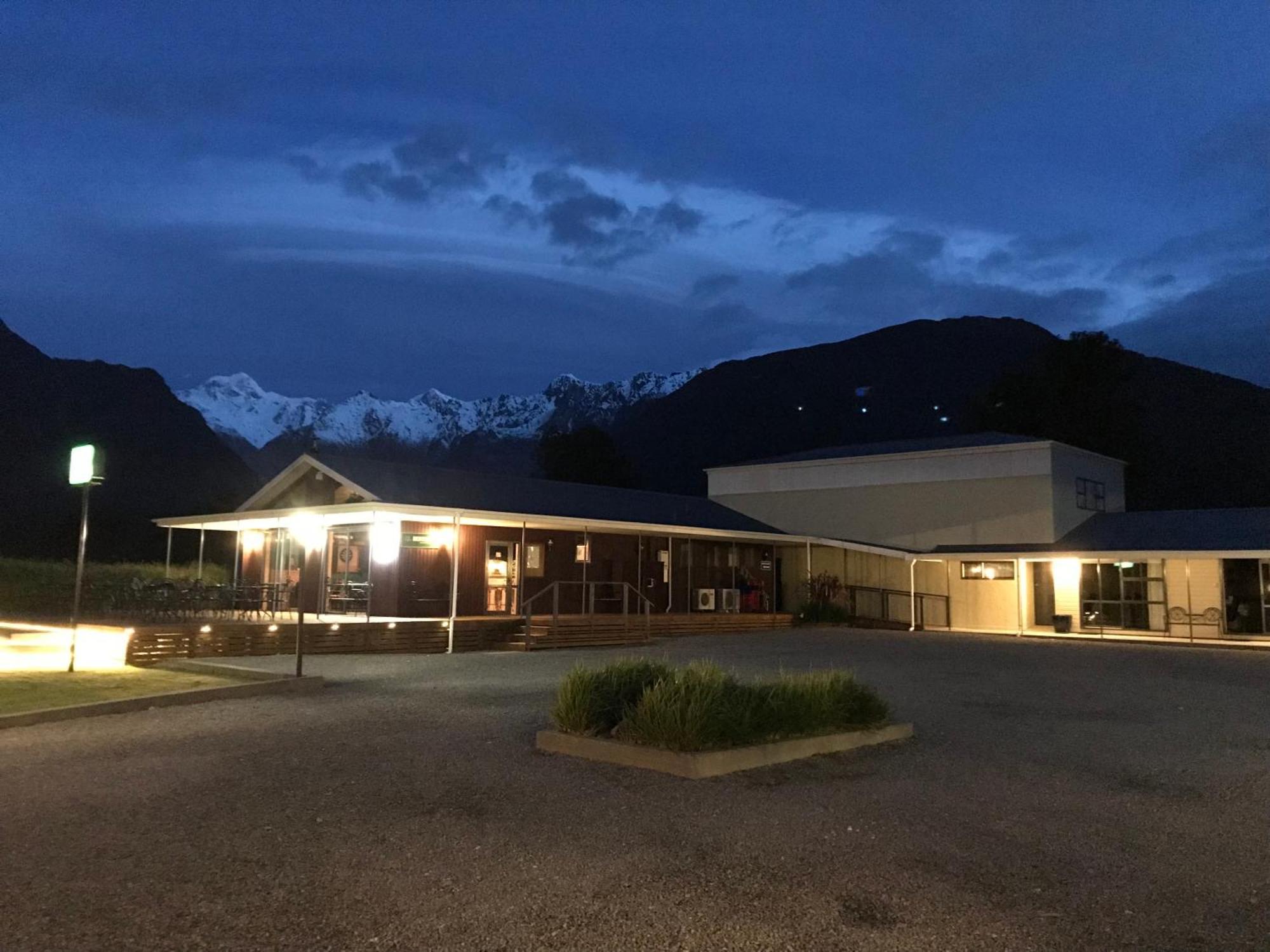 High Peaks Hotel Glaciar Fox Exterior foto
