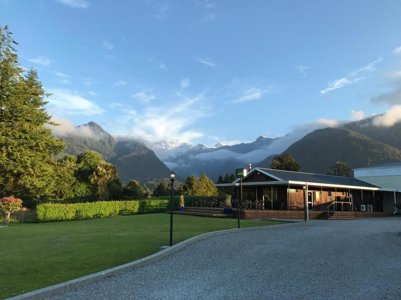 High Peaks Hotel Glaciar Fox Exterior foto